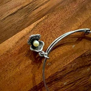 Alex and Ani Oyster w/pearl bangle bracelet